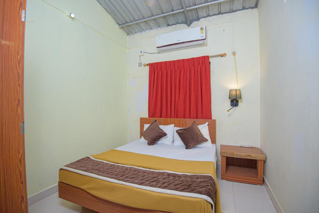 Prajakta Rest House Alībāg Exterior foto