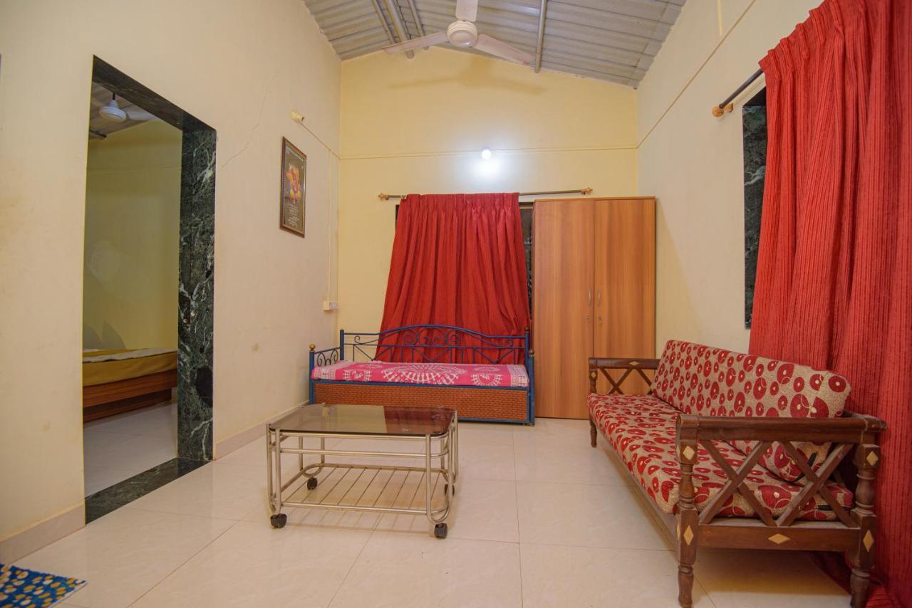 Prajakta Rest House Alībāg Exterior foto