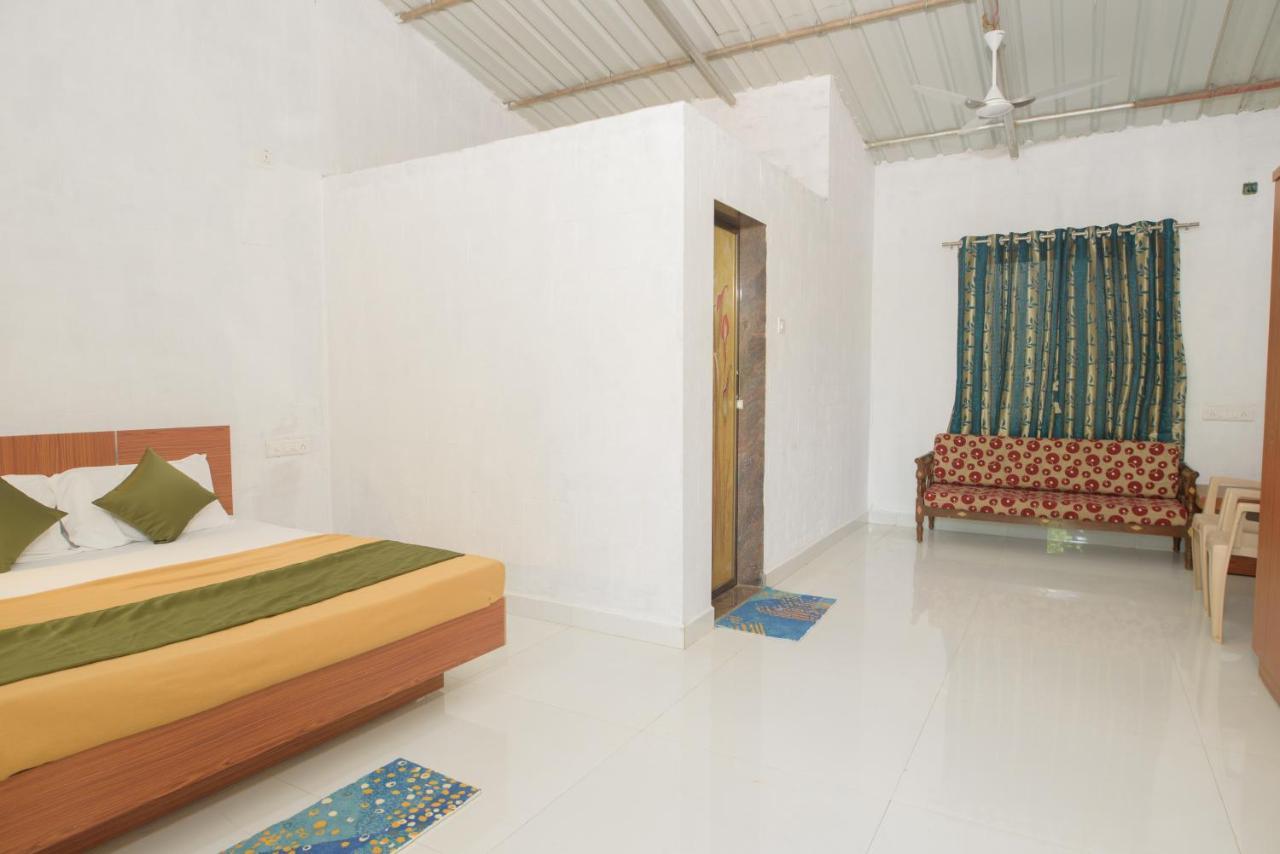 Prajakta Rest House Alībāg Exterior foto